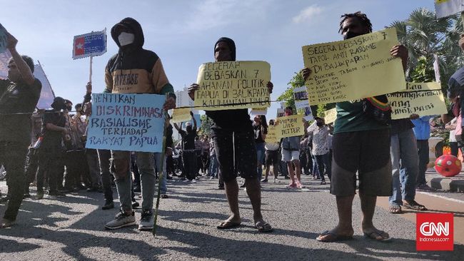 Kronologi Pembubaran Paksa Demo Tolak Otsus Mahasiswa Papua Perkumpulan Advokat HAM Papua mendesak aparat menghentikan segala pembatasan terhadap hak warga negara menyampaikan pendapat di Papua.