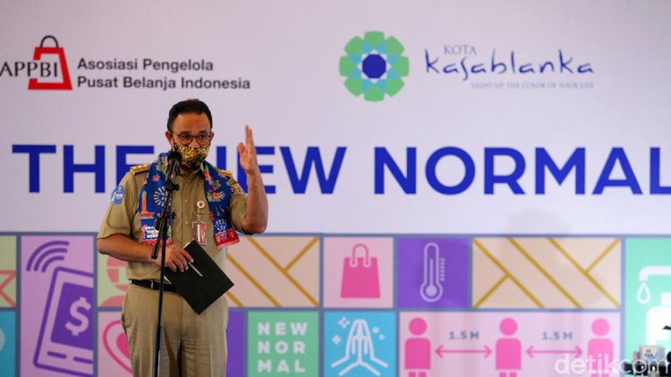 Mendag Agus Suparmanto dan Gubernur DKI Jakarta Anies Baswedan kunjungi pusat perbelanjaan. Kedatangannya untuk tinjau protokol kesehatan di pusat perbelanjaan.