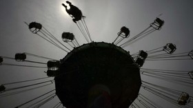 FOTO: Dilarang Teriak saat Naik Roller Coaster Yomiuriland