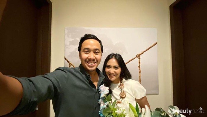 Tetap Romantis, 5 Artis Ini Rayakan Wedding Anniversary di Tengah Pandemi Corona
