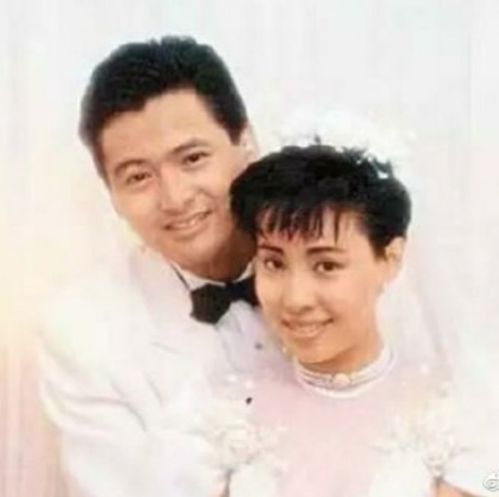 <p>Aktor Hong Kong, Chow Yun Fat dan istrinya, Jasmine Tan sudah menikah selama 34 tahun, Bunda. (Foto: Instagram @chowyunfat_fanpage)</p>