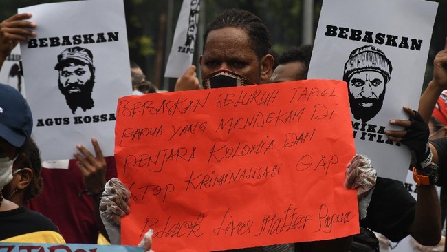 Papuan Students hold a protest in Jakarta on June 15, 2020, demanding the government to free seven Papuan protesters ahead of their verdicts on June 17, charged with treason for their involvement in anti-racism protests in 2019. (Photo by Dasril Roszandi / AFP)