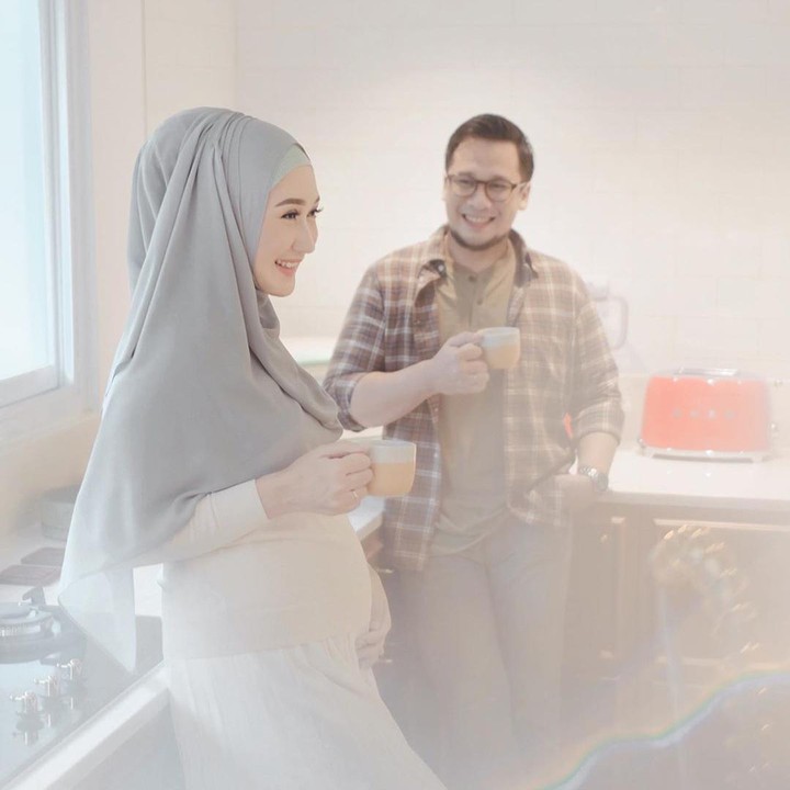 <p>Menikah pada November lalu, kini Dian Pelangi tengah mengandung anak pertamanya dengan Sandy Nasution. (Foto: Instagram @dianpelangi)</p>