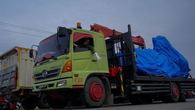 Bocah 12 tahun sempat videonya sempat viral mengendari truk tronton di Tol Cikampek saat pamannya beristirahat dalam mobil.
