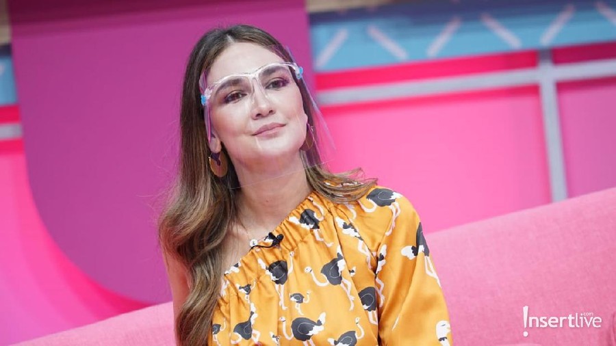 Luna Maya di acara Brownis Trans TV