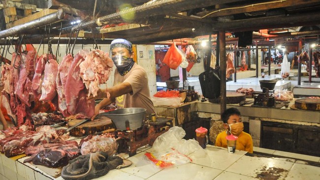 Ikatan Pedagang Pasar Indonesia (IKAPPI) meminta pedagang daging sapi di Jabodetabek untuk tidak melakukan aksi mogok karena khawatir pasar akan sepi.