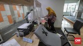 Pemprov DKI Buka Mal Pelayanan Publik Pemohon melakukan pengajuan administrasi di mal pelayanan publik. Jakarta, Rabu, 17 Mei 2020. CNN Indonesia/Adhi Wicaksono