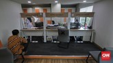 Pemprov DKI Buka Mal Pelayanan Publik Pemohon melakukan pengajuan administrasi di mal pelayanan publik. Jakarta, Rabu, 17 Mei 2020. CNN Indonesia/Adhi Wicaksono