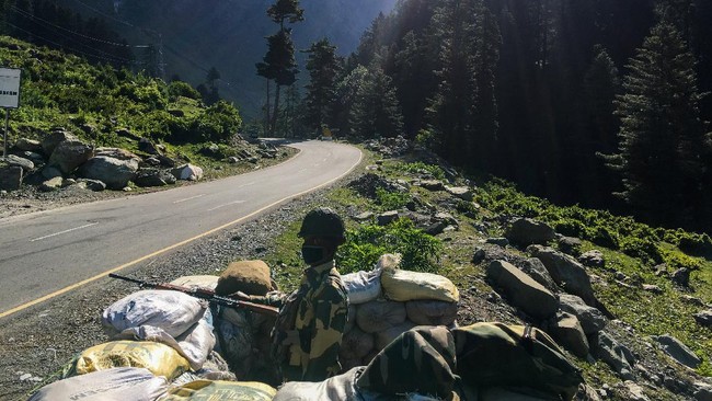 Menhan India dan China menggelar pertemuan di Rusia untuk meredakan ketegangan yang terjadi di perbatasan Ladakh Timur, Himalaya.