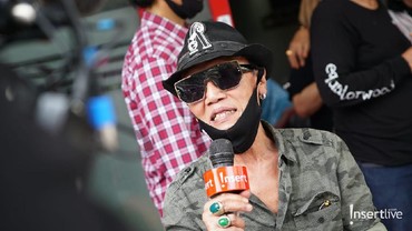 img-title Tessy Srimulat Bocorkan Perbedaan Pelawak Zaman Dulu dan Sekarang