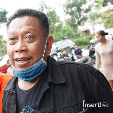 Penampilan Terbaru Tukul Arwana, Kini Pakai Selang di Hidung