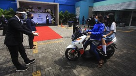 FOTO: Wisuda Kala Pandemi, dari Daring hingga 'Drive Thru'