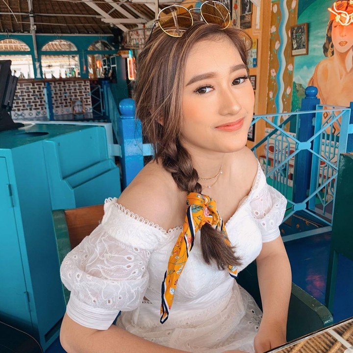 <span style="color: #500050; font-family: Arial, Helvetica, sans-serif; font-size: small;">Semoga sukses kariernya ya, Amanda. (Foto: Instagram @amandacaesaa)</span>