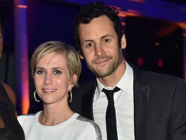 Kristen Wiig dan Avi Rothman Resmi Jadi Orangtua dari Anak Kembar