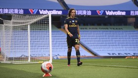 Netizen Klaim David Luiz Lebih Bahaya dari Pandemi Corona