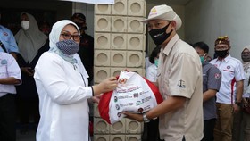 Menaker Berikan 223.213 Bansos ke 8 Serikat Pekerja dan Buruh