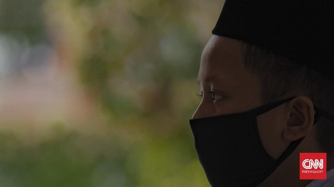 Komentar Staf Khusus Presiden terkait video santri tutup telinga dinilai tak sesuai dengan sikap pemerintah yang kerap menggaungkan toleransi.