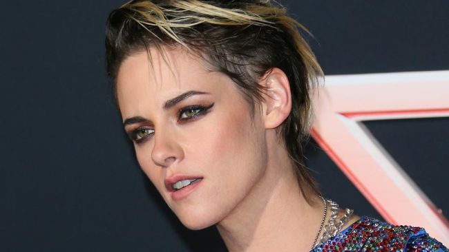 Aktris Kristen Stewart sempat dinyatakan positif Covid-19 saat syuting film Happiest Season pada Februari lalu.