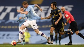Man City vs Arsenal: De Bruyne Fantastis, David Luiz Krisis