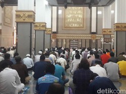 Salat Jumat 2 Gelombang, Persis Jabar: Sesuaikan Kapasitas Masjid