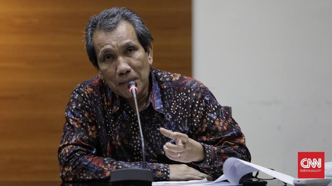 KPK menyebut kepemilikan saham pegawai pajak di perusahaan konsultan pajak berisiko konflik kepentingan karena berhubungan langsung dengan wajib pajak.