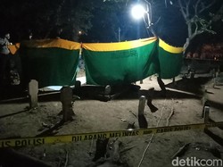 Polisi Selidiki Pengubur Kain Kafan-Foto Cewek Misterius di Makam Kudus
