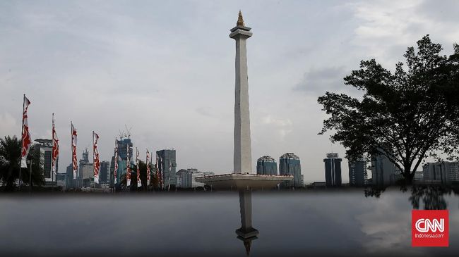 Drama 'Hapus Foto Jokowi' Ike Muti dan Somasi Pemprov DKI