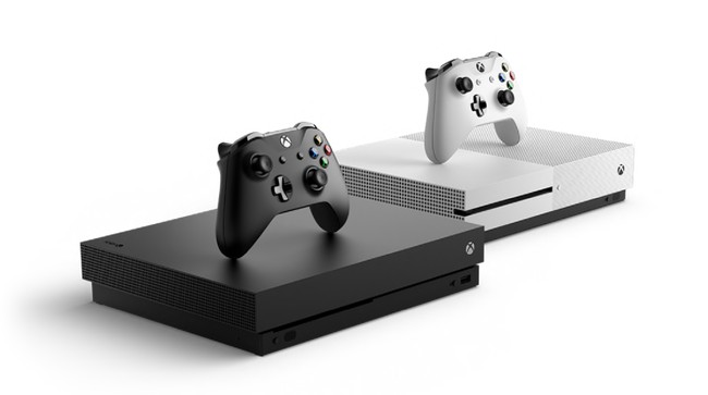 Xbox One X (hitam) dan Xbox One S (putih)