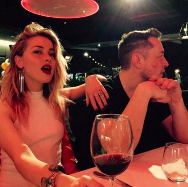Amber Heard Cium Cara Delevingne, Skandal Seks Bersama Elon Musk Mencuat