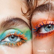 Berani Tampil Beda dengan Maskara Berwarna Terbaik Ini!