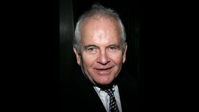 NEW YORK - DECEMBER 14:  Actor Ian Holm attends "The Aviator" film premiere at the Zeigfeld Theatre December 14, 2004 in New York City. (Photo by Evan Agostini/Getty Images) *** Local Caption *** Ian Holm
