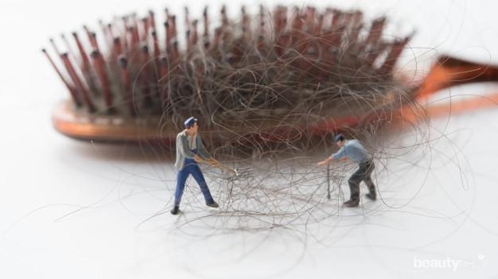 Karantina di Rumah Bikin Rambut Rontok? Ini Penyebabnya!