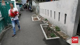 FOTO: Kuburan di Tengah Jalan Pisangan