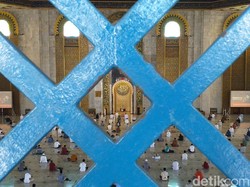 Masjid Al Akbar Surabaya Gelar Salat Jumat Tanpa Aturan Ganjil Genap