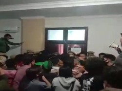 Geruduk Kantor Bupati, Mahasiswa di Sultra Tolak Kedatangan 500 TKA China