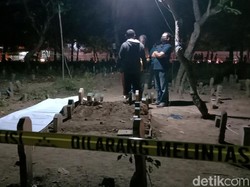 Cari Pengubur Bungkusan Kain Kafan di Makam Kudus, Polisi Periksa Saksi
