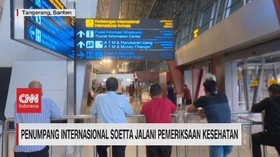 VIDEO: Penumpang Soetta Jalani Pemeriksaan Kesehatan