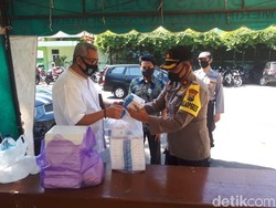 Vitamin dan Obat Herbal Dibagikan untuk PDP, ODP, dan Nakes RSUD Moch Saleh
