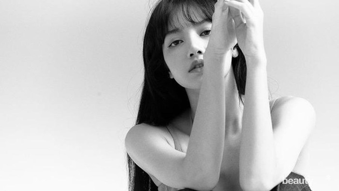 Potret Sexy Lisa BLACKPINK yang Bikin Pangling