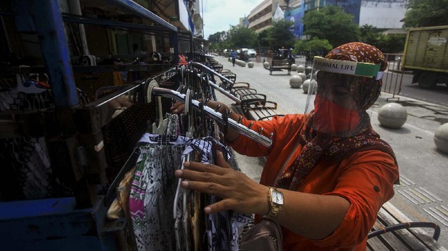Sejumlah pedagang pasar sektor non esensial yang tergabung dalan APPSI Jabar akan kembali berdagang mulai Kamis (29/7) dengan menerapkan protokol kesehatan.