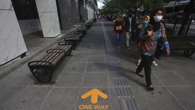 Pemkot Yogyakarta menyatakan akan mengikuti arahan Presiden Jokowi terkait aturan lepas masker di tengah penyebaran Covid-19.