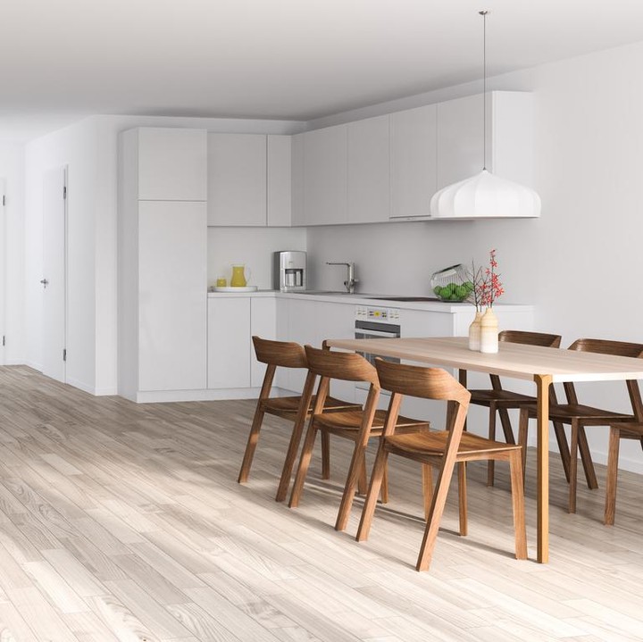 Furnitur untuk ruang makan di rumah minimalis harus dipilih yang memiliki desain simpel dan tidak banyak corak. (Foto: iStock)