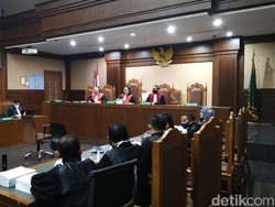 Video Imam Nahrawi Baca Pleidoi, Minta Bukti CCTV Dihadirkan