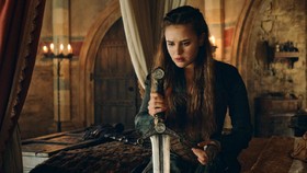 Netflix Sudahi Serial Cursed Setelah Tayang Satu Musim