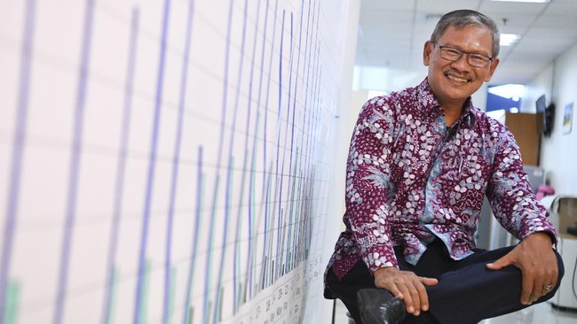 Presiden Joko Widodo melantik mantan juru bicara pemerintah untuk penanganan covid-19 Achmad Yurianto sebagai Ketua Dewan Pengawas BPJS Kesehatan.