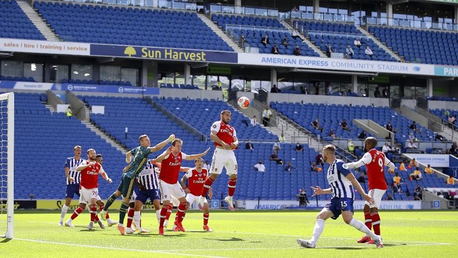Arsenal's Sead Kolasinac, center, heads the ball during the English Premier League soccer match between Brighton & Hove Albion and Arsenal at the AMEX Stadium in Brighton, England, Saturday, June 20, 2020. (Richard Heathcote/Pool via AP)
