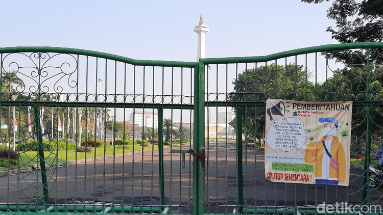 Kawasan Monas, jakarta Pusat, masih ditutup bagi pengunjung hari ini.