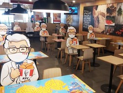 Kini Makan Ayam Goreng di KFC Selalu Ditemani Colonel Sanders