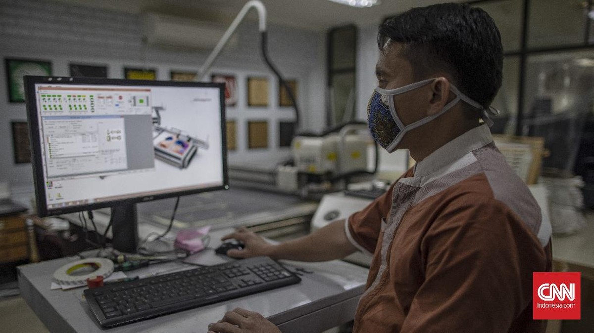 FOTO: Produksi Kreatif Face Shield Karakter Wajah
