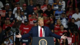 Sejumlah Staf Kampanye Trump Positif Virus Corona